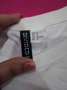 H&amp;M White Cropped T-Shirt with '1990' Graphic