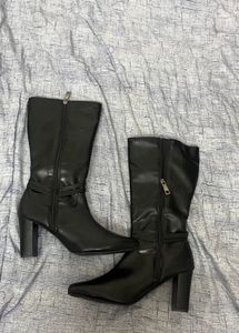 ‼️BRAND NEW Black Knee-High Boots‼️