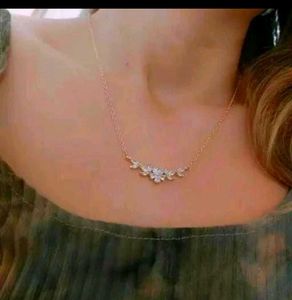 Elegant Floral Pendant Necklace