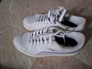 white puma sneakers