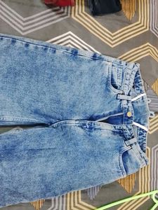 Trendy Wide Leg Jeans (colour darker )