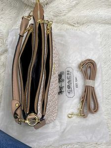 COACH**HANDBAGS**3 COMPARTMENT*WIDOUT BOX