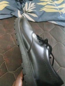 Classic Black Leather Lace-Up Shoes