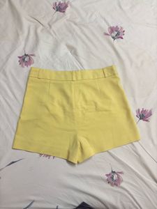 stradivarius Lemon yellow shorts 🍋