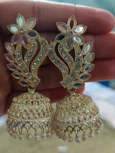 2 pair of earrings with box