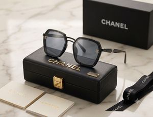 Elegant  Square-Frame Fashion Eyewear