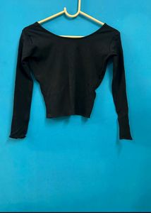 Black V-Neck Long Sleeve Crop Top