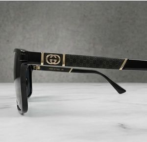Gucci unisex black shades(Free delivery)