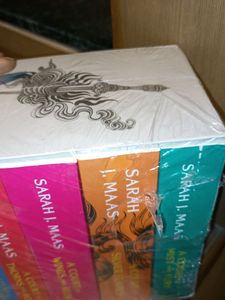 A Court Of Thorns And Roses Sarah J. Maas