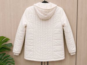 🤍 Elegant Off-White Hooded Winter Quilted Jacket