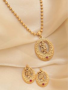 Elegant Gold Toned Pendant Necklace set