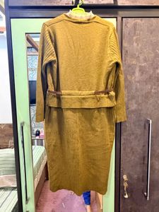 Elegant Knit Dress with Belt Detail New wit