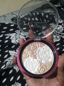 Flower Highlighter And Green Eyeliner Waterproof