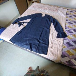 Elegant Navy Kurta with Floral Embroidery