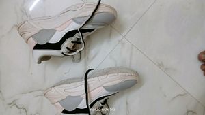 Unisex Sports Shoes.