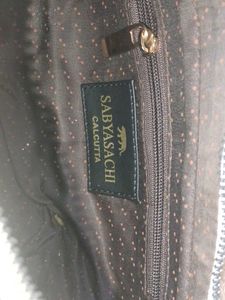 Elegant Gold Shoulder Bag with Leopard Emblem