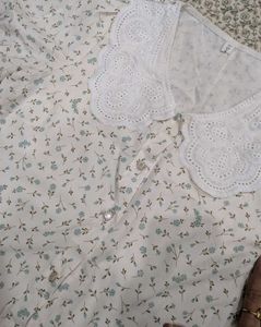 Floral Print Top with Lace Collar
