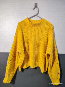Chic Yellow Knit Sweater