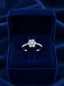 Stunning Diamond Flower Ring 925 Silver