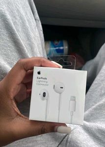 100% Original Apple Earphones Lightning &amp; C type