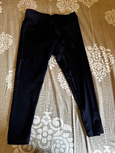 Brand New True REVO Multi Pocket  Leggings