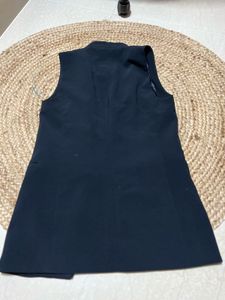 H&amp;M Sleek Black Sleeveless Blazer Vest