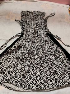 Chic Black &amp; White Geometric Dress