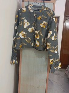 Chic Floral Print Cropped Top