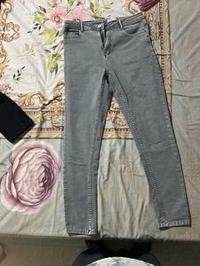 Chic Grey Skinny Fit Jeans