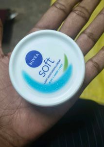 Nivea Soft Light Moisturizing Cream