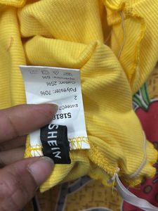 Yellow Ribbed Lettuce Edge Top