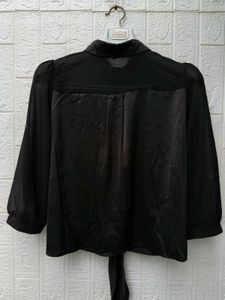 New with tag Chic Black Tie-Front Blouse