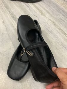 Chic Black Mary Jane Ballerinas