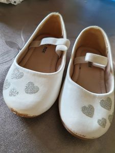 Girls Pretty White Shoes