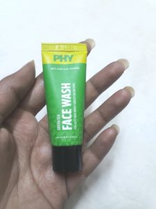 PHY Green Tea Face Wash