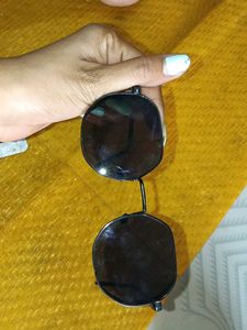 Stylish Sunglasses - Round Black Frames