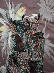 Elegant Paisley Print Scarf with Tassels