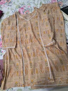 Elegant Paisley Print Kurta Set