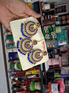 Elegant Blue Stone &amp; Gold Jhumka Set