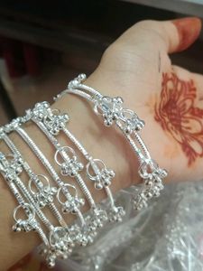 सिल्वर बैंगल