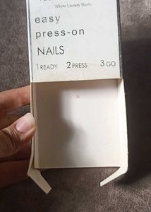 Press-On Nails - Nude &amp; Glitter