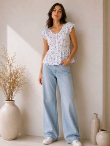 🌸 PEPE Jeans London – White & Blue Floral Top