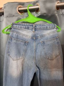 Light Wash Ripped Jeans