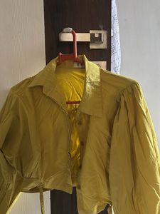 Chic Cropped Yellow Top