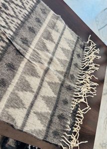 Stylish Gray &amp; White Scarf