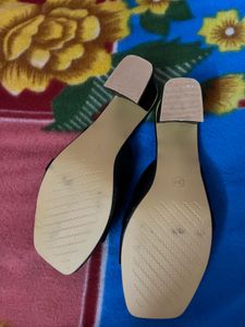 Chic Black Heeled Mules