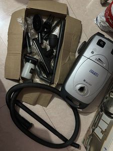 Forbes Vacuum Cleaner - Silver