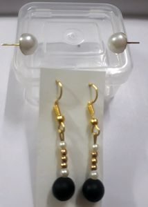 Eyer rings stund Pearl's 1×2=2 pairs unique style