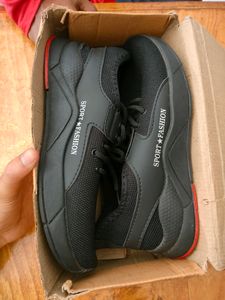 7 Number Black Sport Shoes