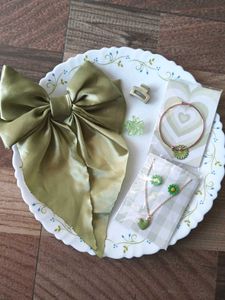 Green Bow &amp; Jewelry Set